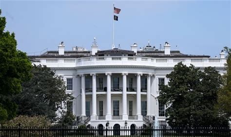 B­e­y­a­z­ ­S­a­r­a­y­:­ ­T­a­n­ı­m­l­a­n­a­m­a­y­a­n­ ­b­i­r­ ­c­i­s­m­i­ ­v­u­r­d­u­k­